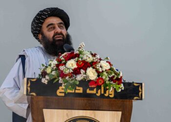 طالبان می‌گوید محرومیت دختران از آموزش «واقعاً یک مشکل» است