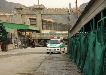 بانک جهانی: صادرات افغانستان به پاکستان به صورت محدود ادامه دارد