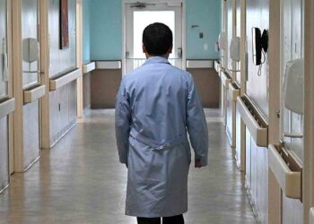 پاکستان به شش داکتر اهل افغانستان دستور داده آن کشور را ترک کنند