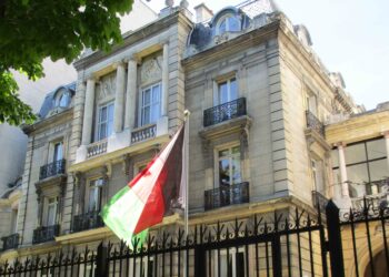 نیویارک تایمز: فرانسه در حال بررسی پذیرش دیپلومات‌های طالبان است