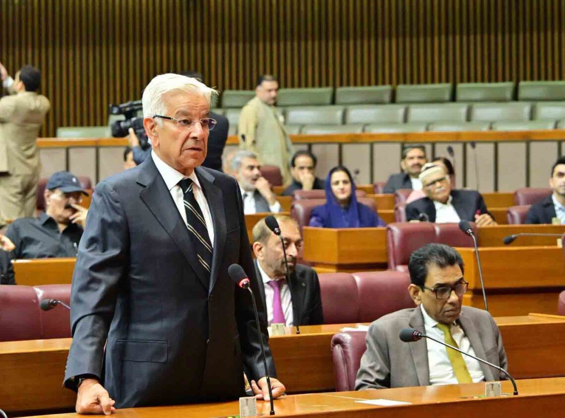 وزیر دفاع پاکستان: وزیر اعلی خیبرپختونخوا از فردی مستقر در افغانستان دستور می‌گرفت