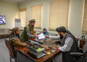 طالبان گزارش‌ها در مورد تاخیر در پرداخت معاشات را رد کرد