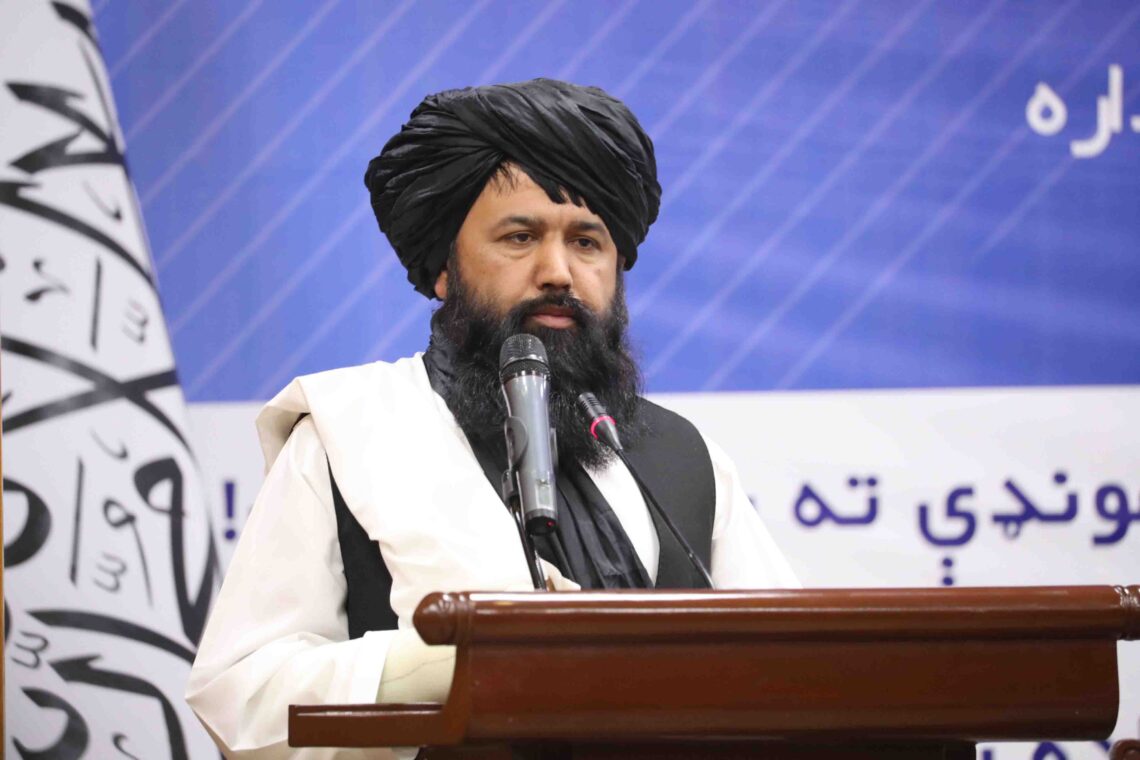 وزیر طالبان از فارغ‌التحصیلان دانشگاه‌ها خواست به بیرون از کشور نروند